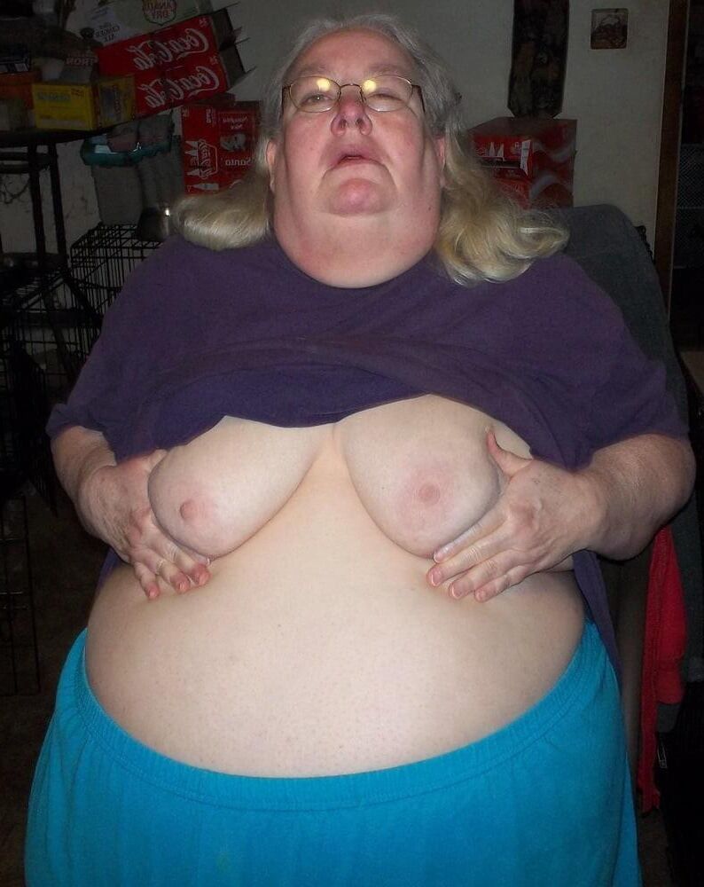 Loira madura grande barriga