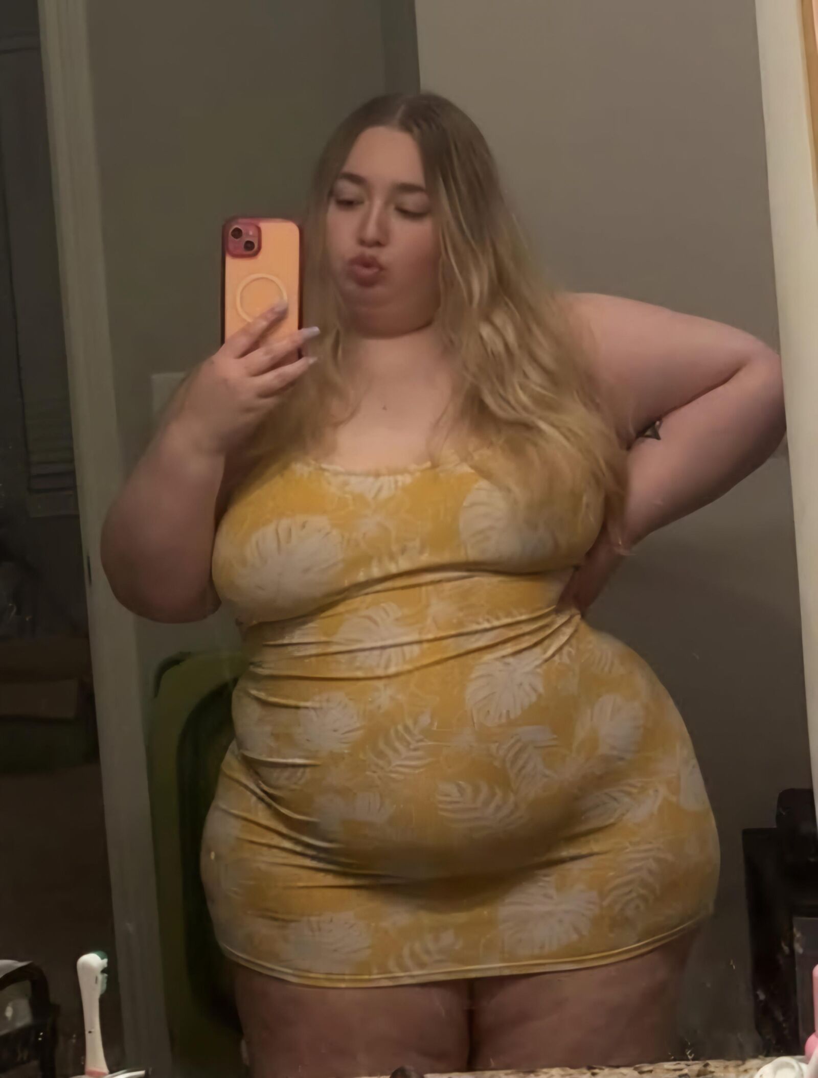 BBW BLONDE BIMBO É UM