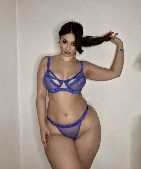 Angelica Italian Beauty Curvy Modelo Plus Size Fotos quentes mistas