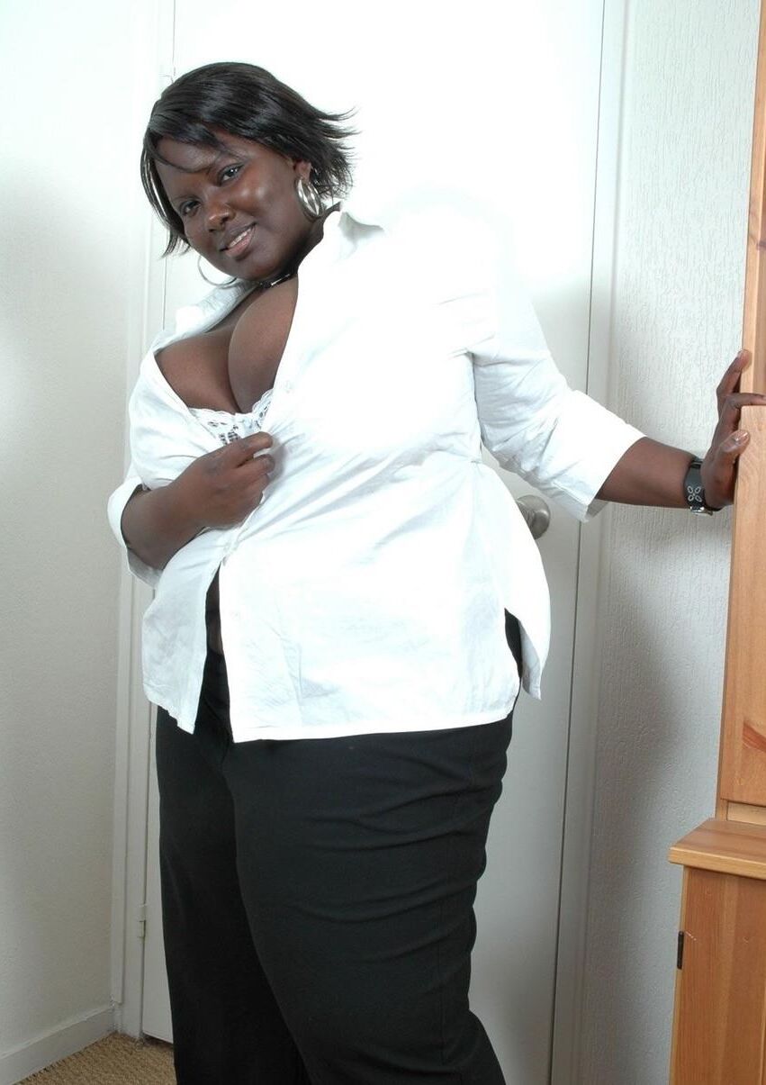 Les Splendides Gros Nichons Blacks de Mariana