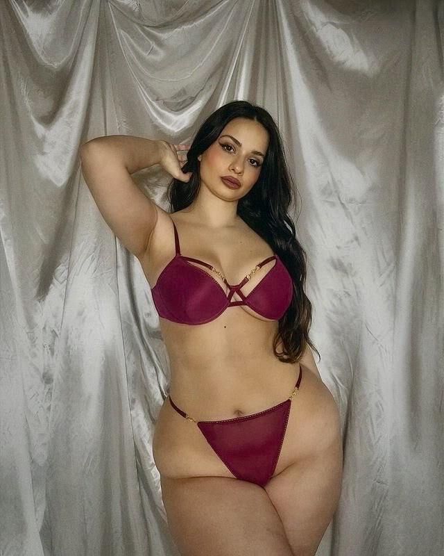 Angelica Italian Beauty Curvy Modelo Plus Size Fotos quentes mistas