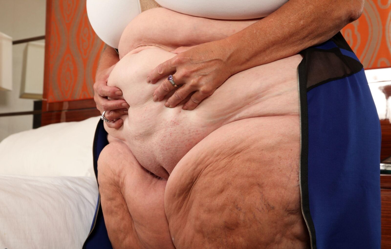 SSBBW Sue Splendide Cul Pachydermique et Grosses Mamelles #