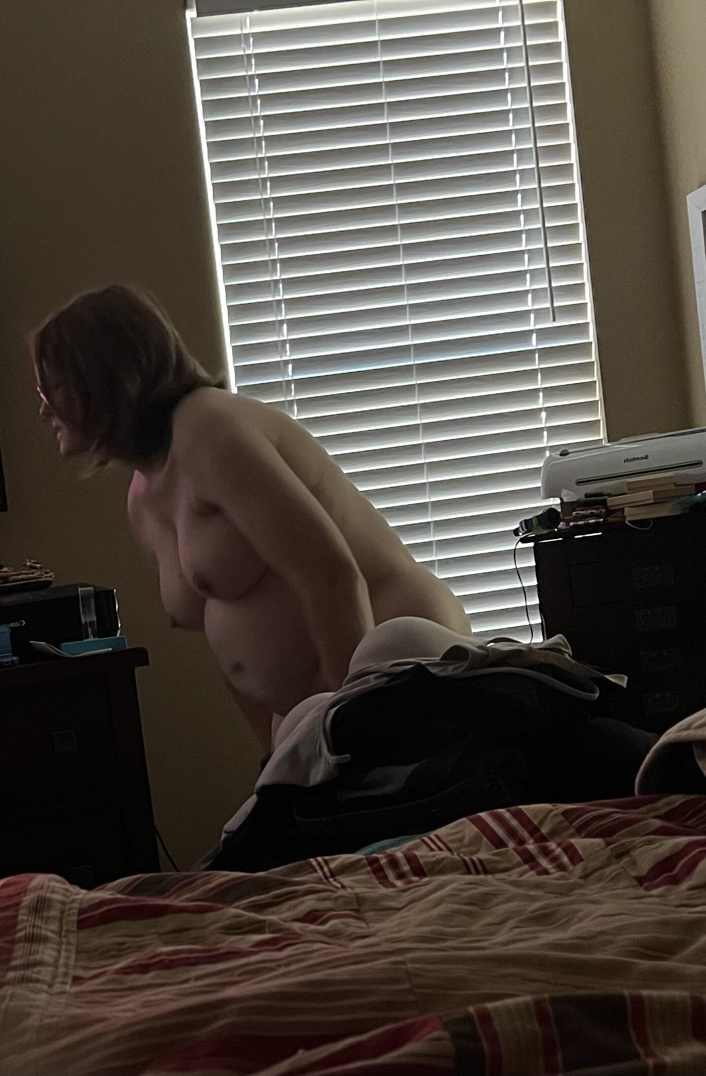 Fat Fuckpig Carrie Lynn tirando aqueles peitos bulbosos