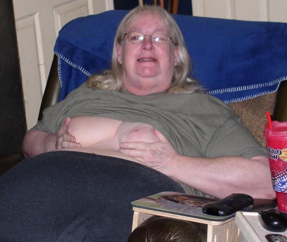 Loira madura grande barriga