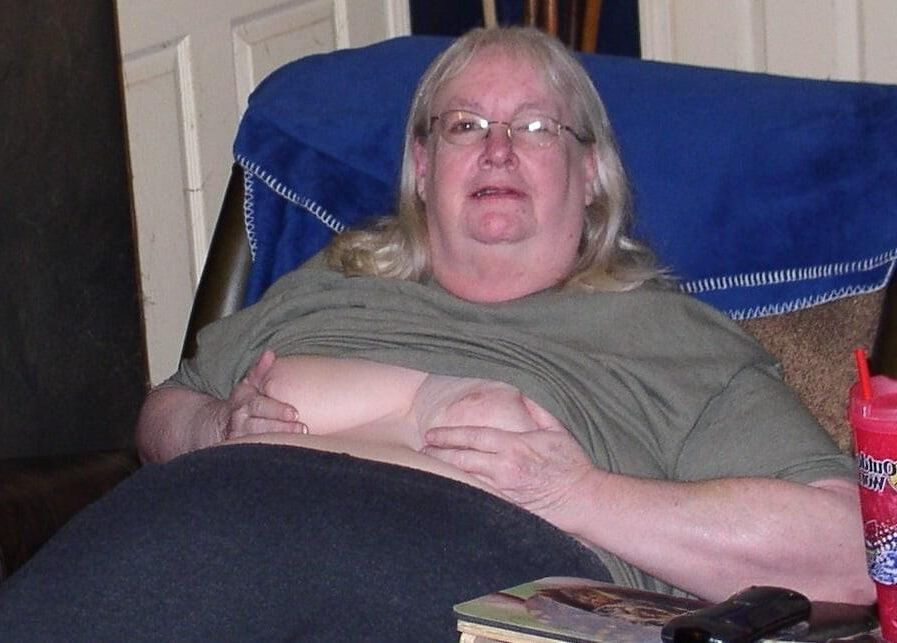 Loira madura grande barriga