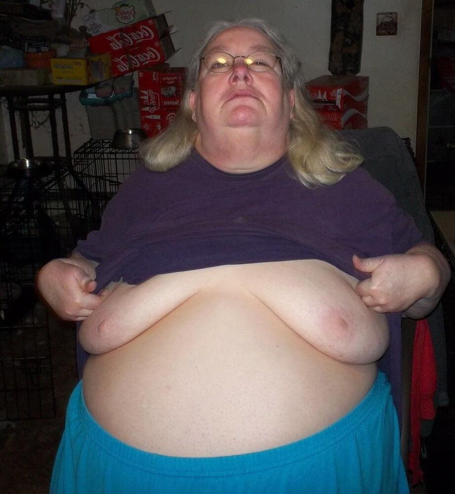 Loira madura grande barriga