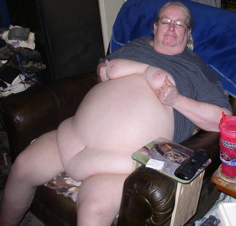 Loira madura grande barriga