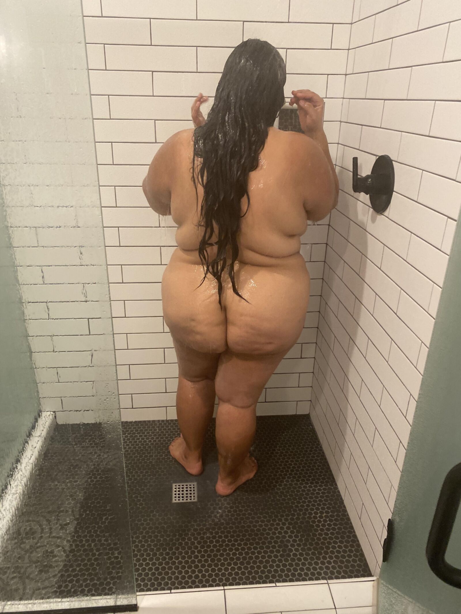 Pracht Truies et Belles Gräser Dodues Sous la douche