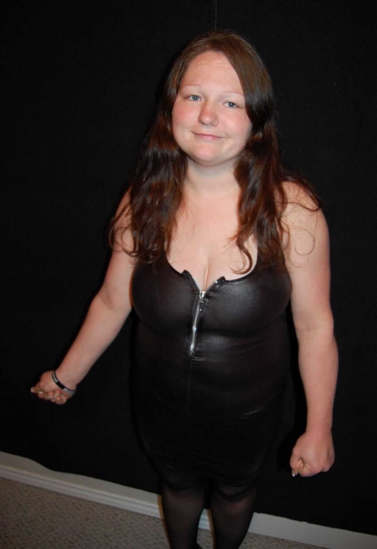 Exquise Jeune Grassouillette Chatte Lisse Petits Nichons Dodus