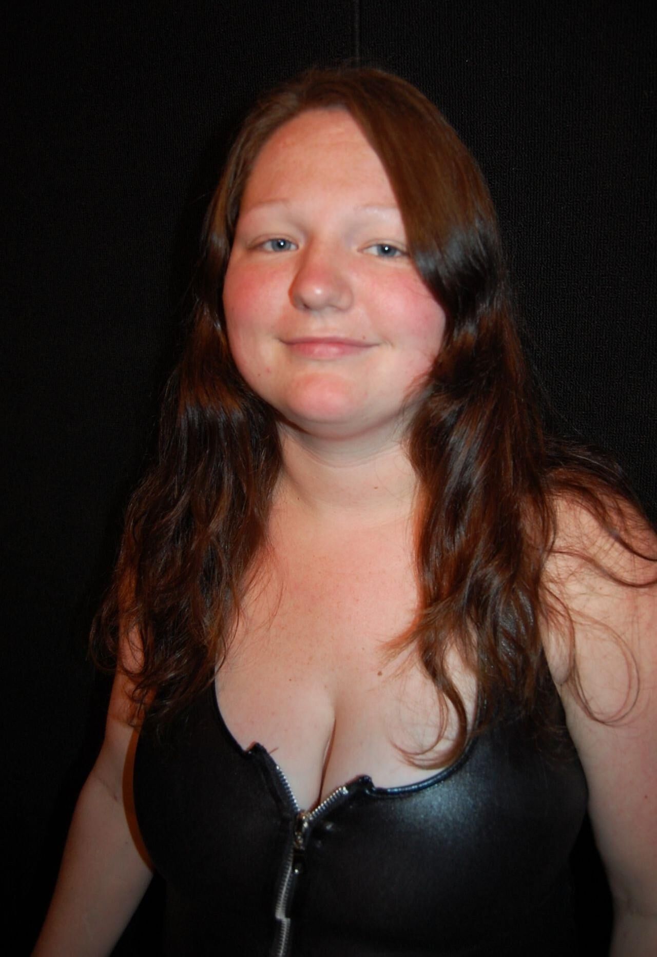 Exquise Jeune Grassouillette Chatte Lisse Petits Nichons Dodus