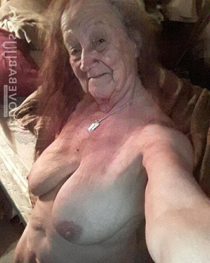 Oma aufdecken.