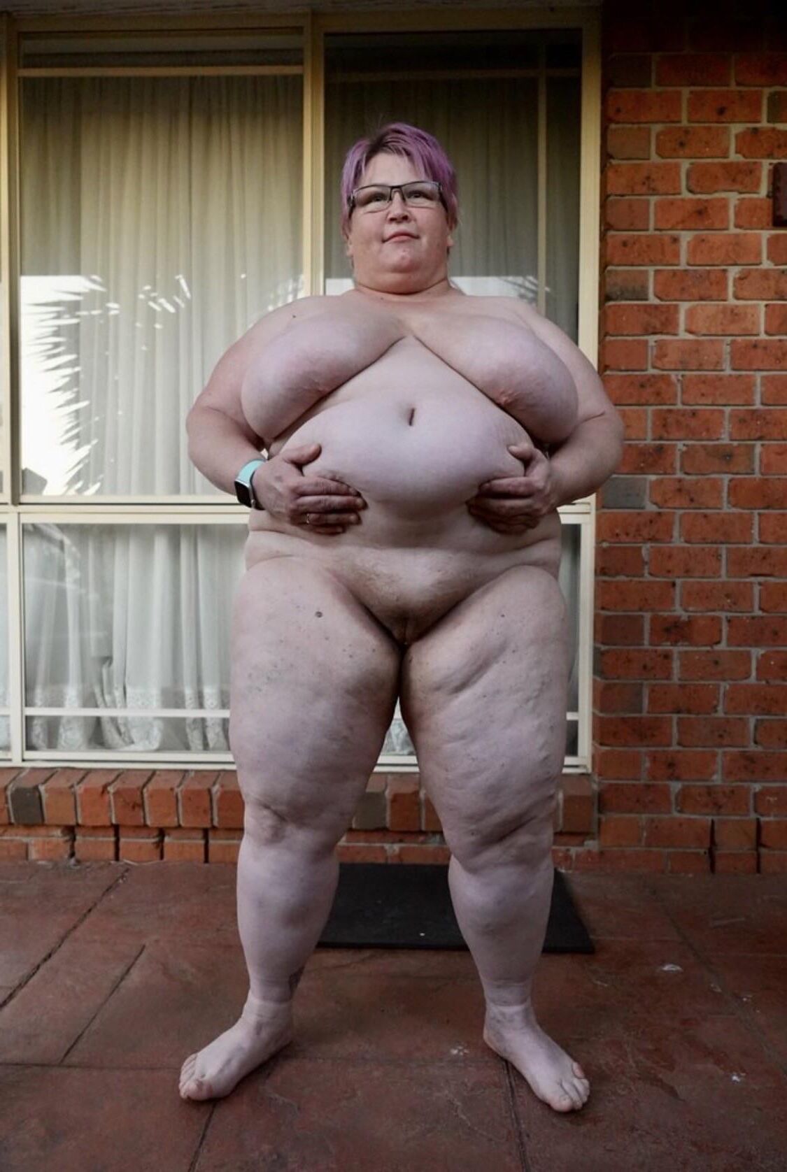 Oma aufdecken.