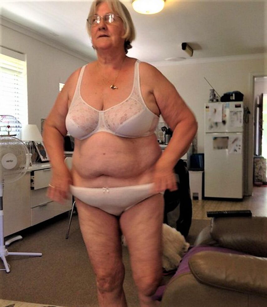 Oma aufdecken.