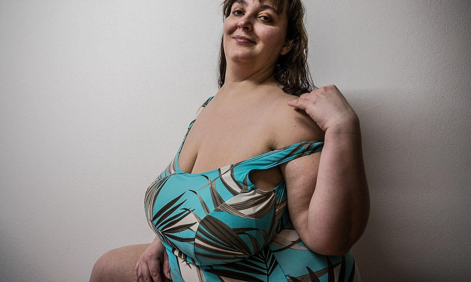 Charlotte et ses увеличение Grosses Mamelles de Laitière