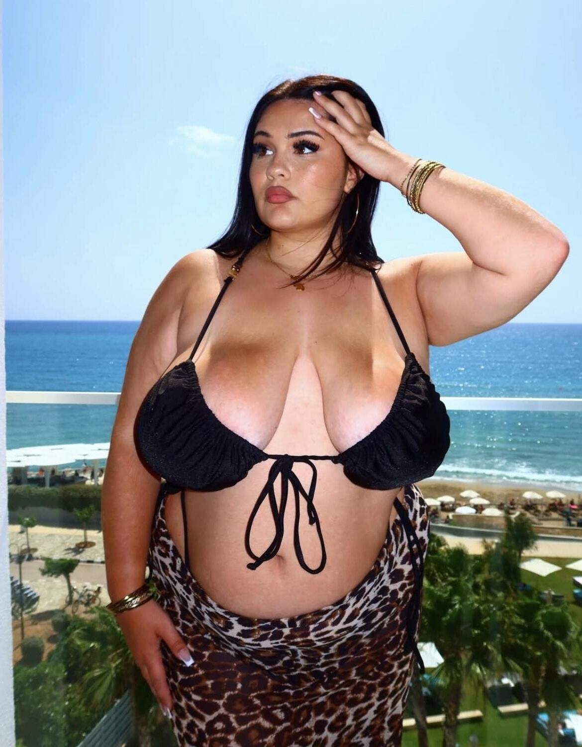 Marie, Grosse Vache a VioIer dans une Ruelle (French BBW Slut)