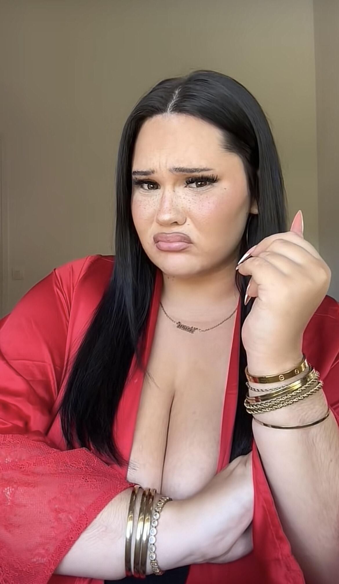 Marie, Grosse Vache a VioIer dans une Ruelle (French BBW Slut)