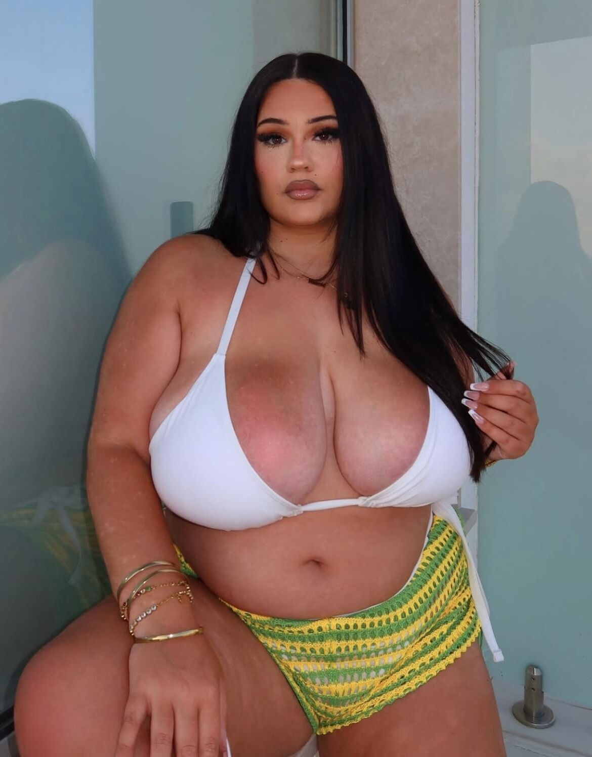 Marie, Grosse Vache a VioIer dans une Ruelle (French BBW Slut)