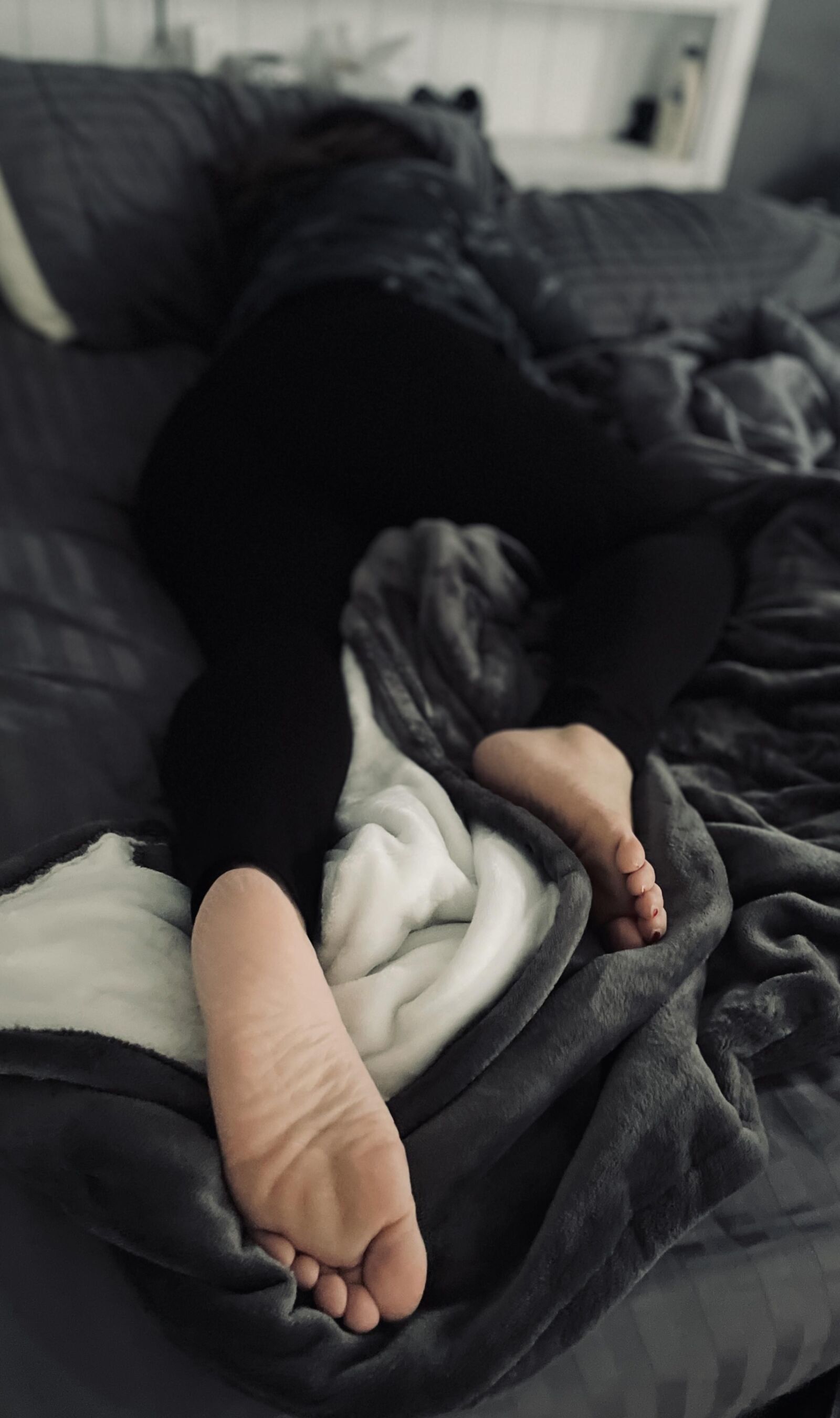 Amateur Wife Feet and Pussy