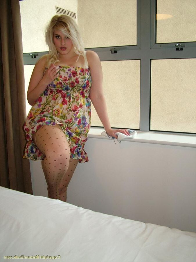 . Elle big, busty babe teases us.