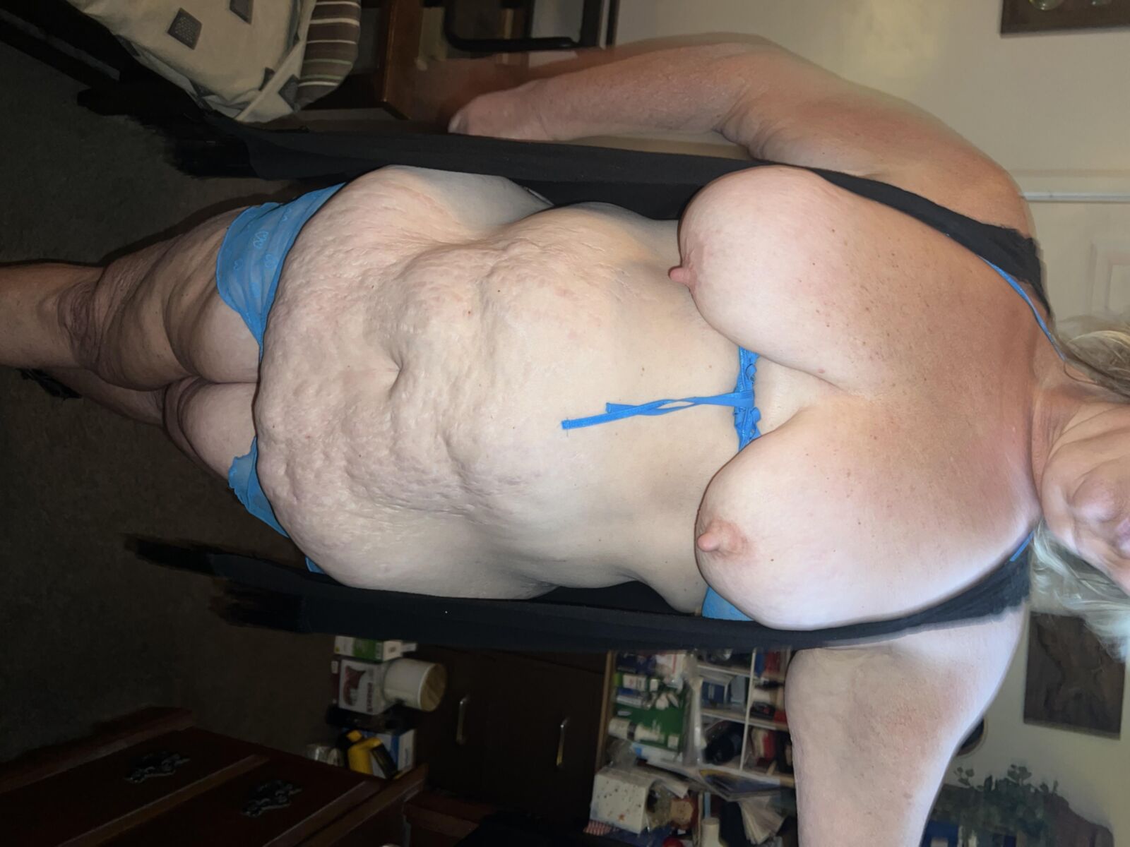 J'adore quand tu maîtrisons mes gros seins et que vous répandre la chatte
