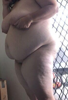 Ma femme bbw Marie se trouve et le ventre