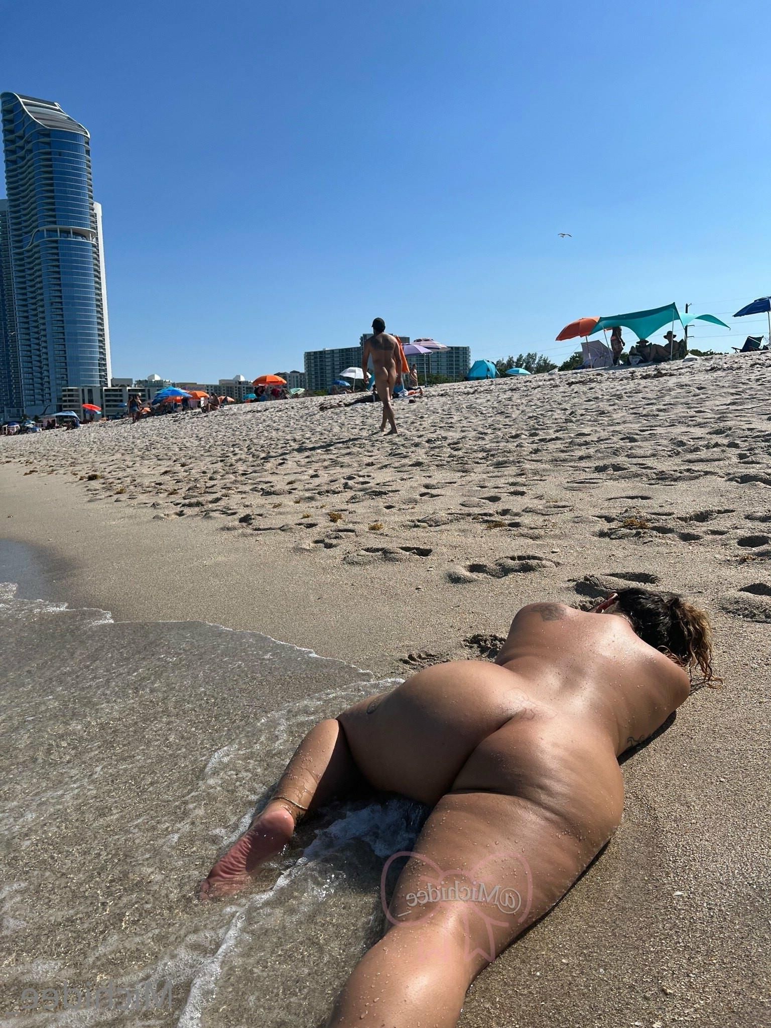 Thick latin slut butt naked on Haulover