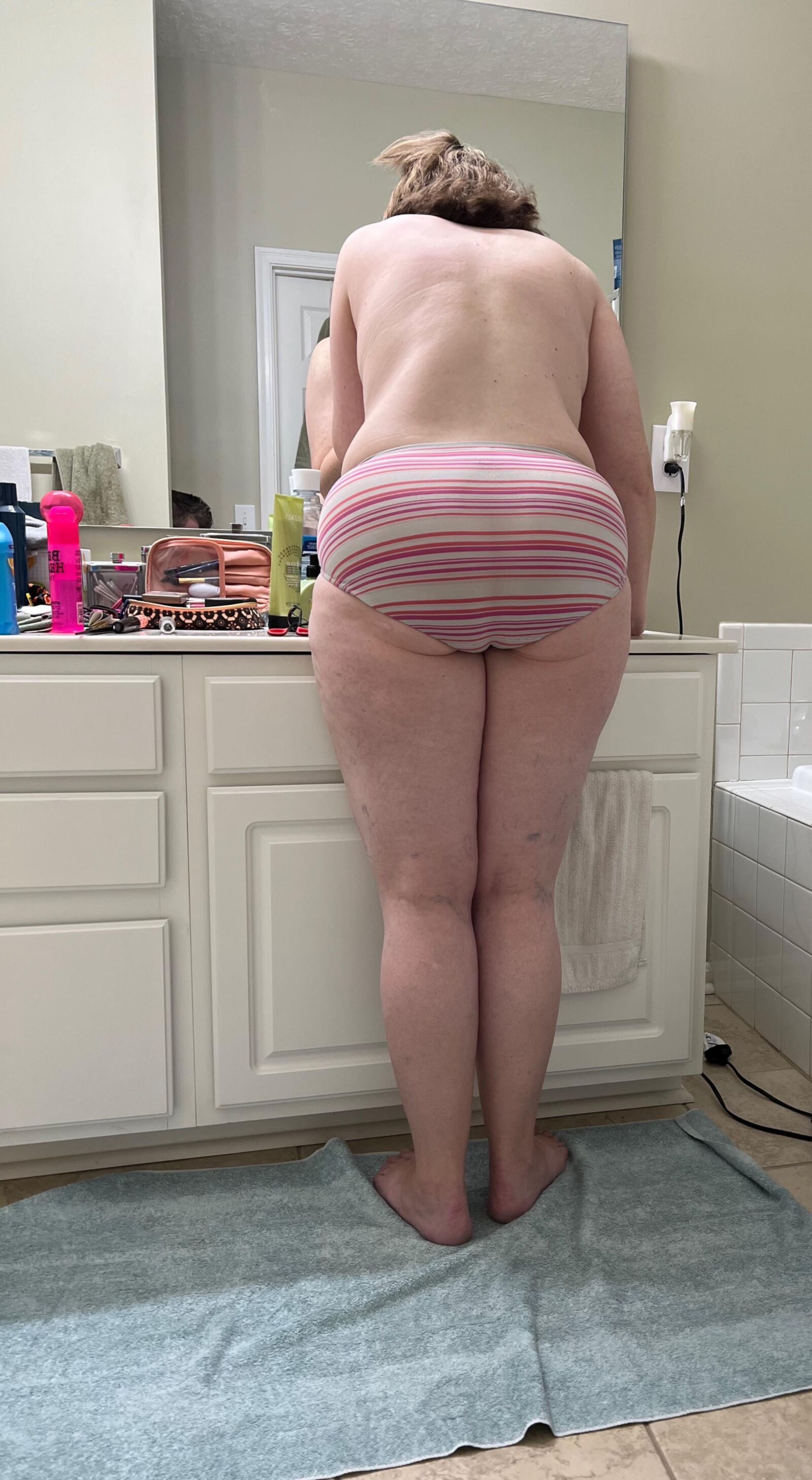 Fat Fuckpig Carrie Lynn Spied in the Bathroom