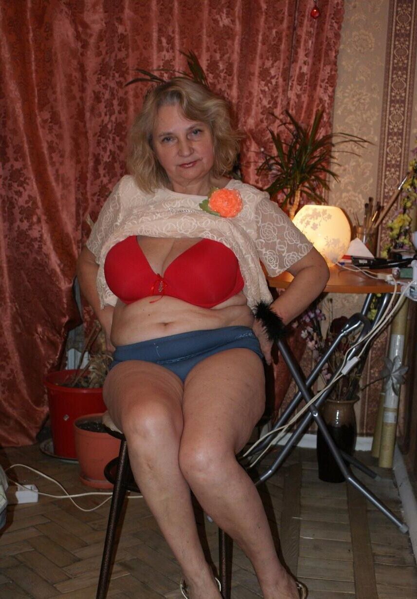 Helga Une Splendide Vieille Truie Avec de Grosses Mamelles