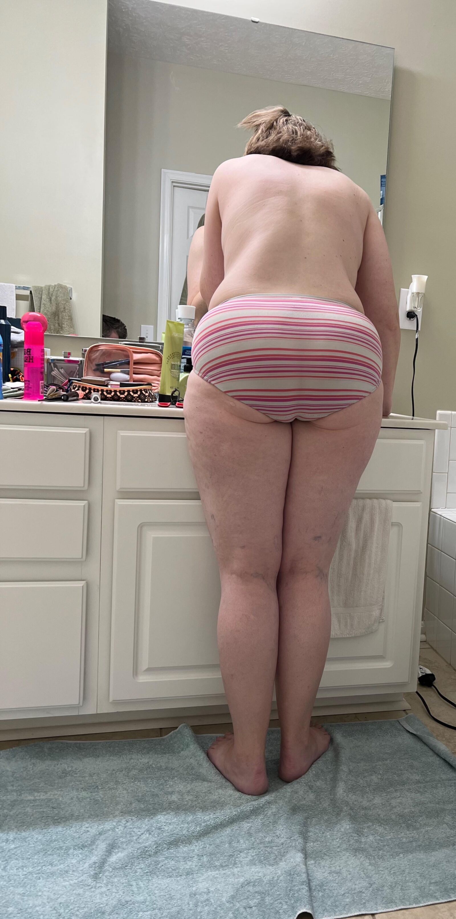 Fat Fuckpig Carrie Lynn Spied in the Bathroom