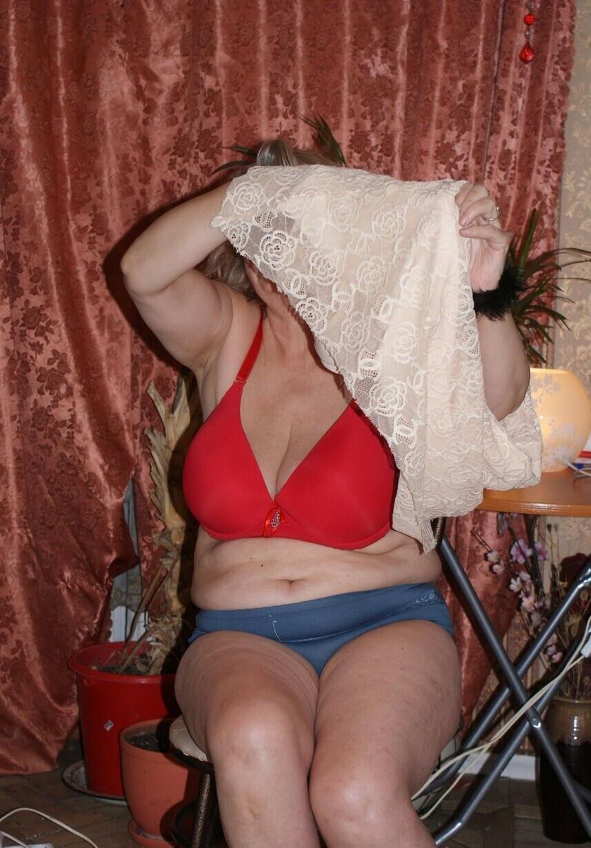 Helga Une Splendide Vieille Truie Avec de Grosses Mamelles