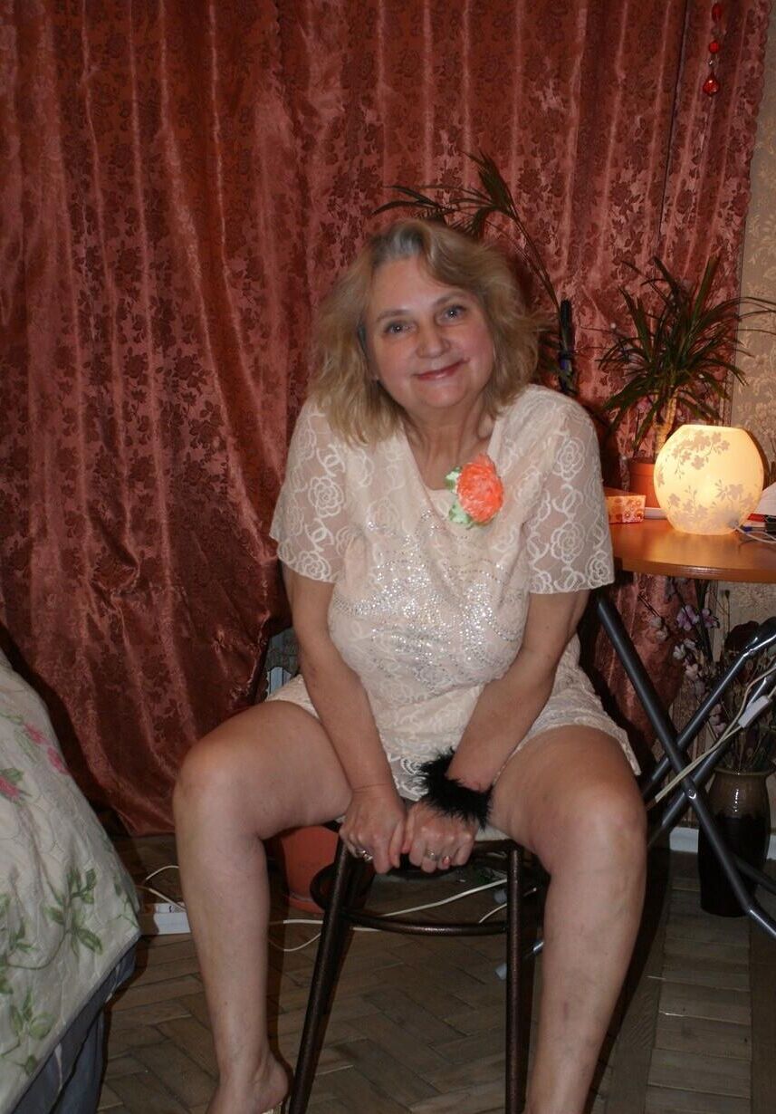 Helga Une Splendide Vieille Truie Avec de Grosses Mamelles