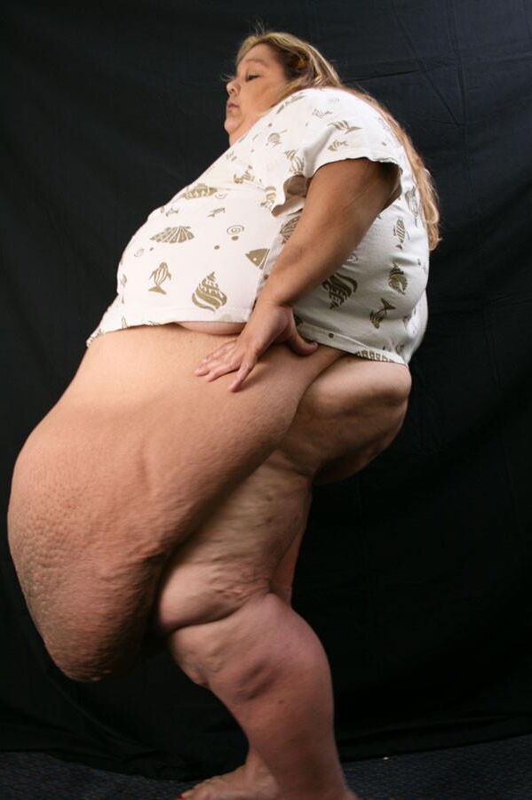 USSBBW Connie Gigantic Belly Cutie