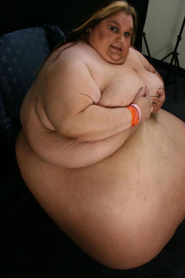 USSBBW Connie Gigantic Belly Cutie