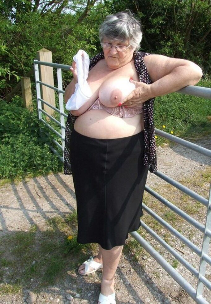 Mamie Grosse Truie Se Ballade En Campagne