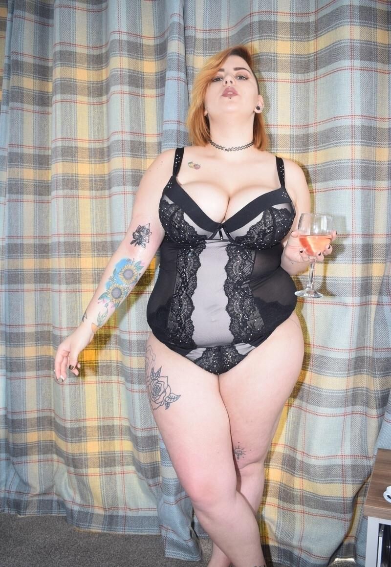 Указье Jeune Truie Bien Grasse Avec de Splendides Gros Nichons