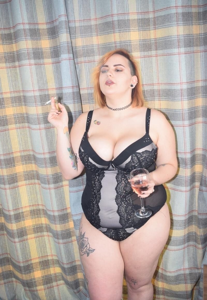 Указье Jeune Truie Bien Grasse Avec de Splendides Gros Nichons