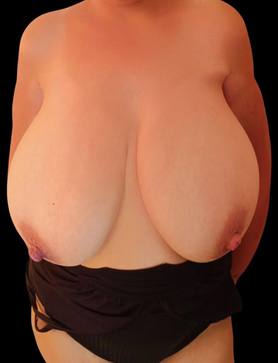 Jolly Wife udders seins exposés