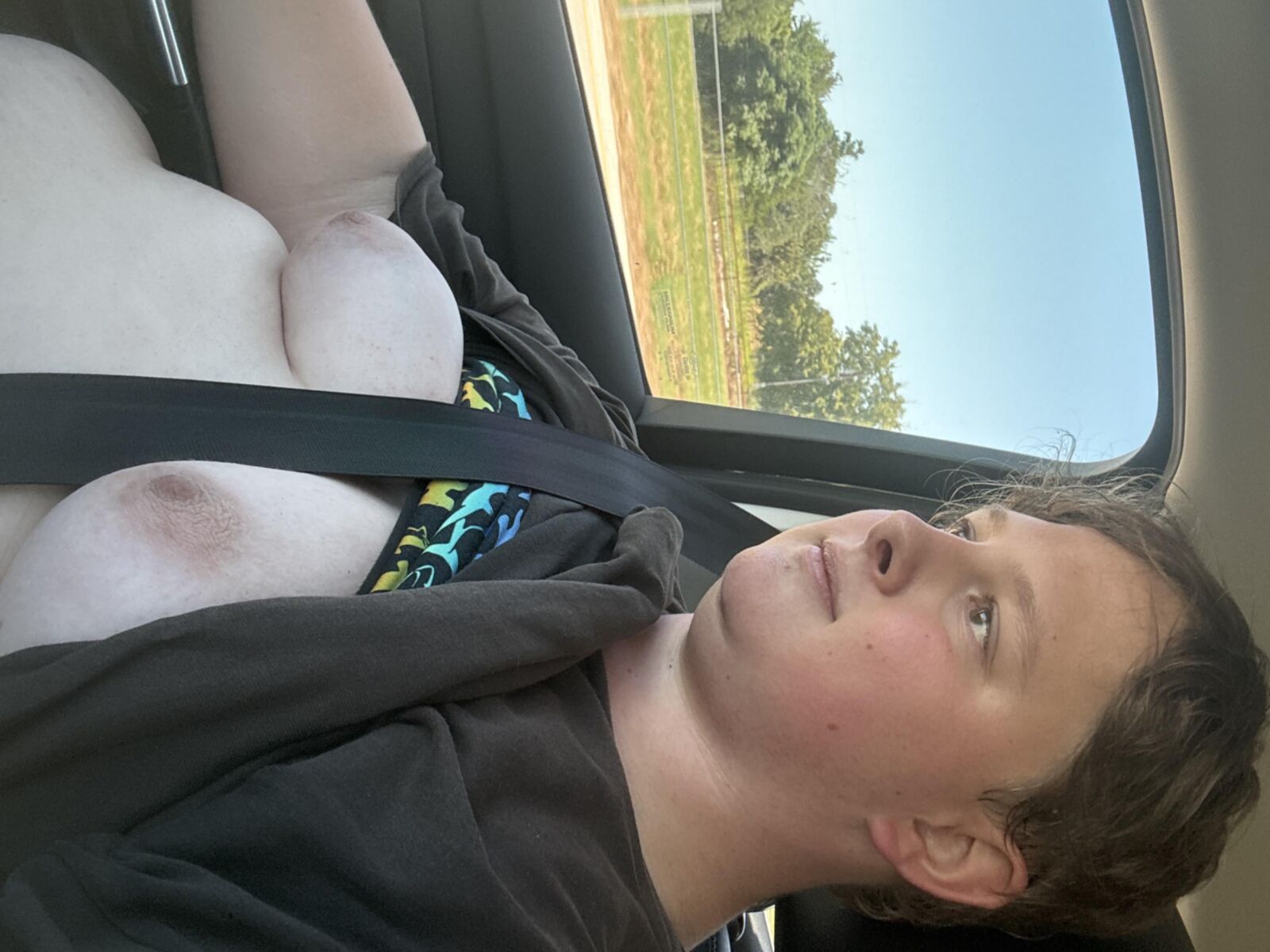 A vagabunda trans BBW quer ser compartilhada