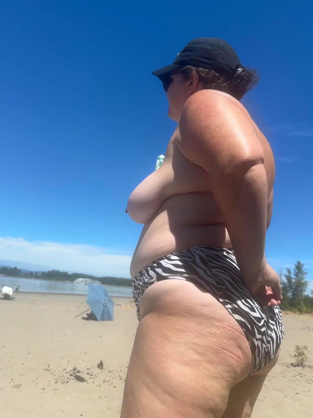 grosse femme exposée