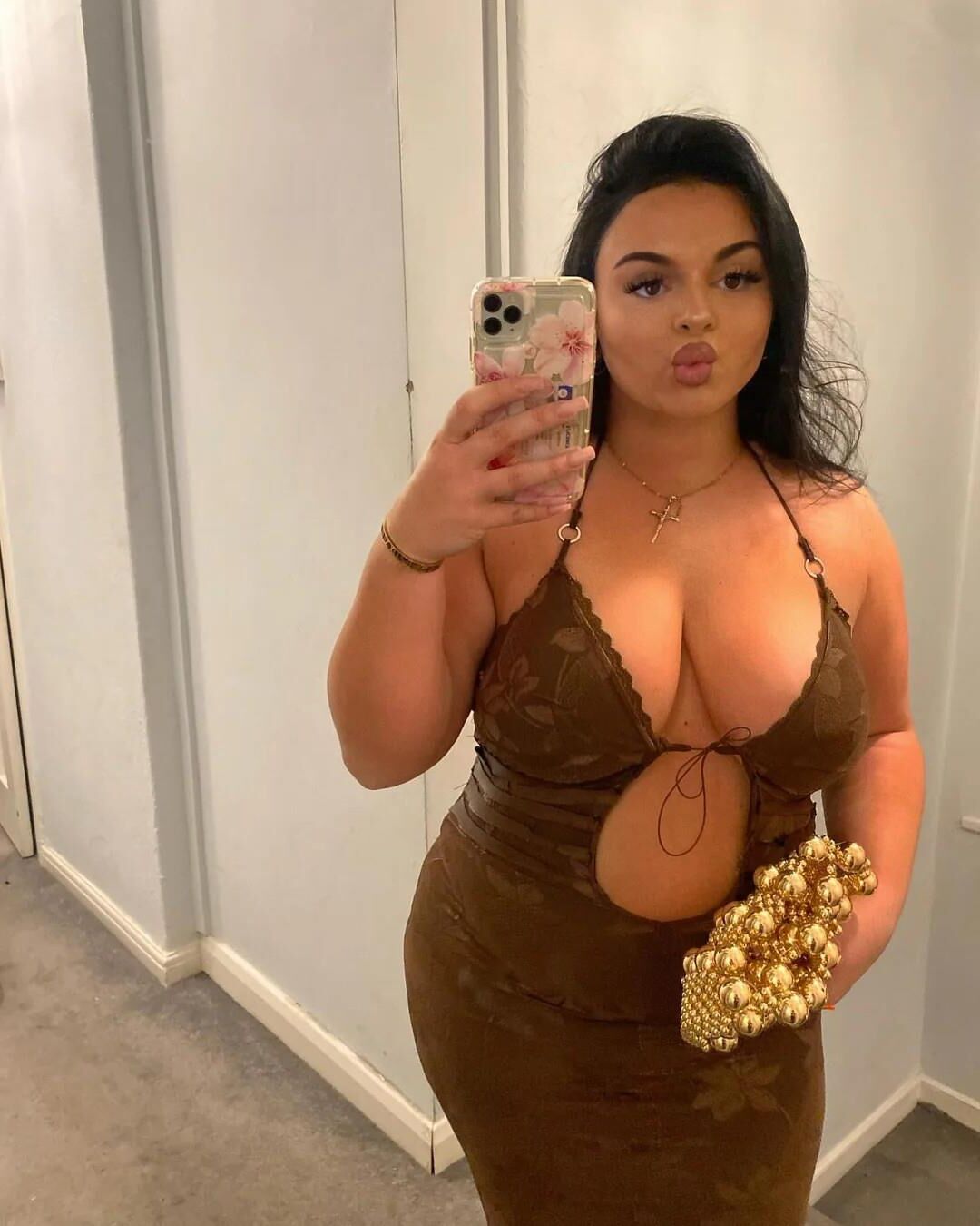Curvy Girls 