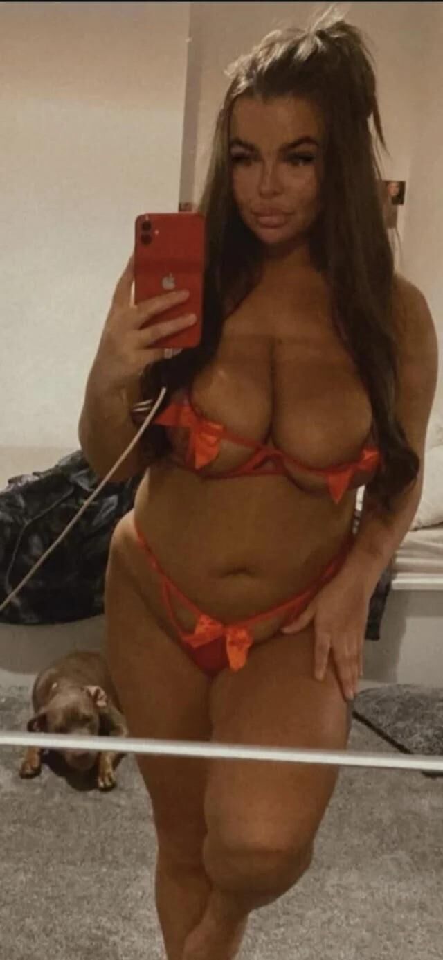 Curvy Girls 