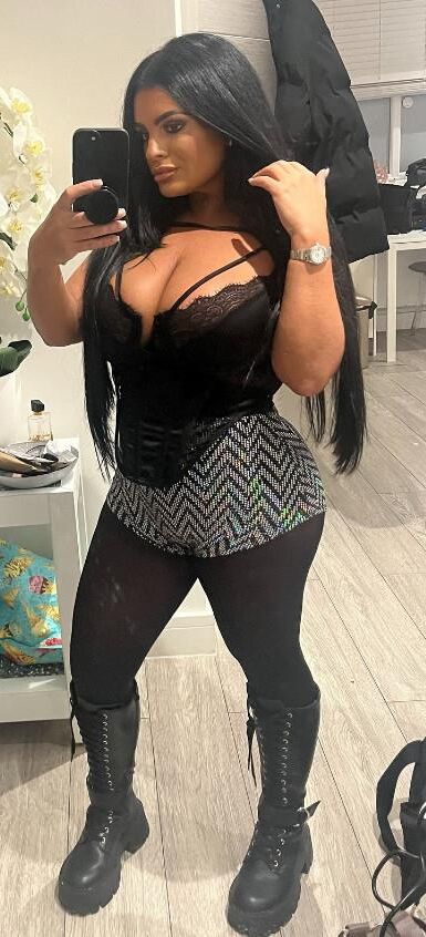 Curvy Girls 