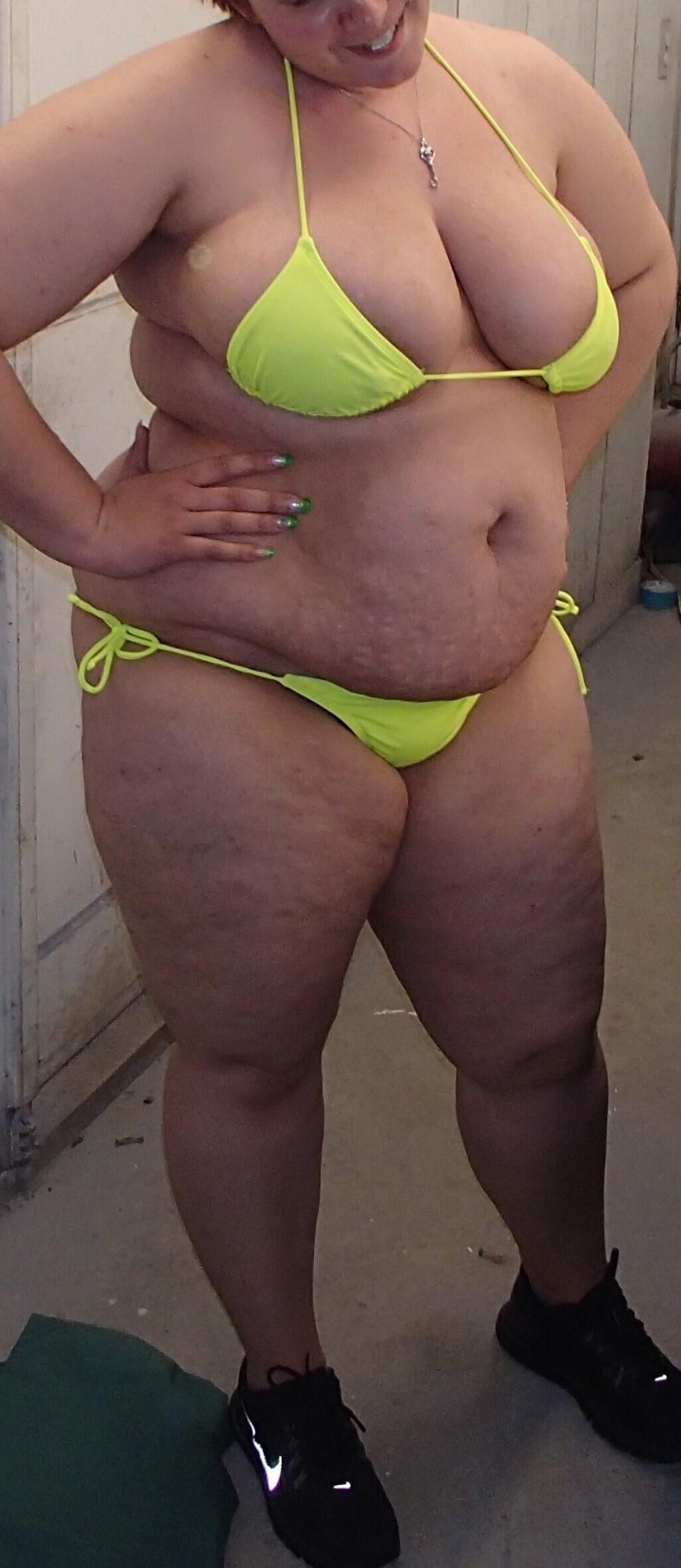 busty bbw amateur bikini model