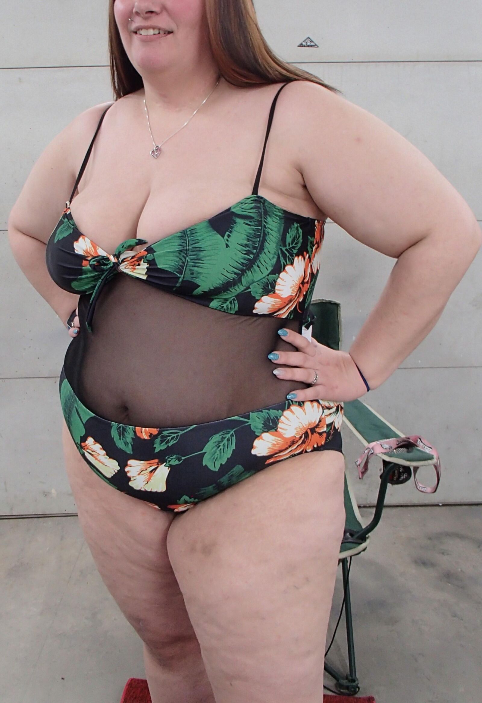 busty bbw amateur bikini model
