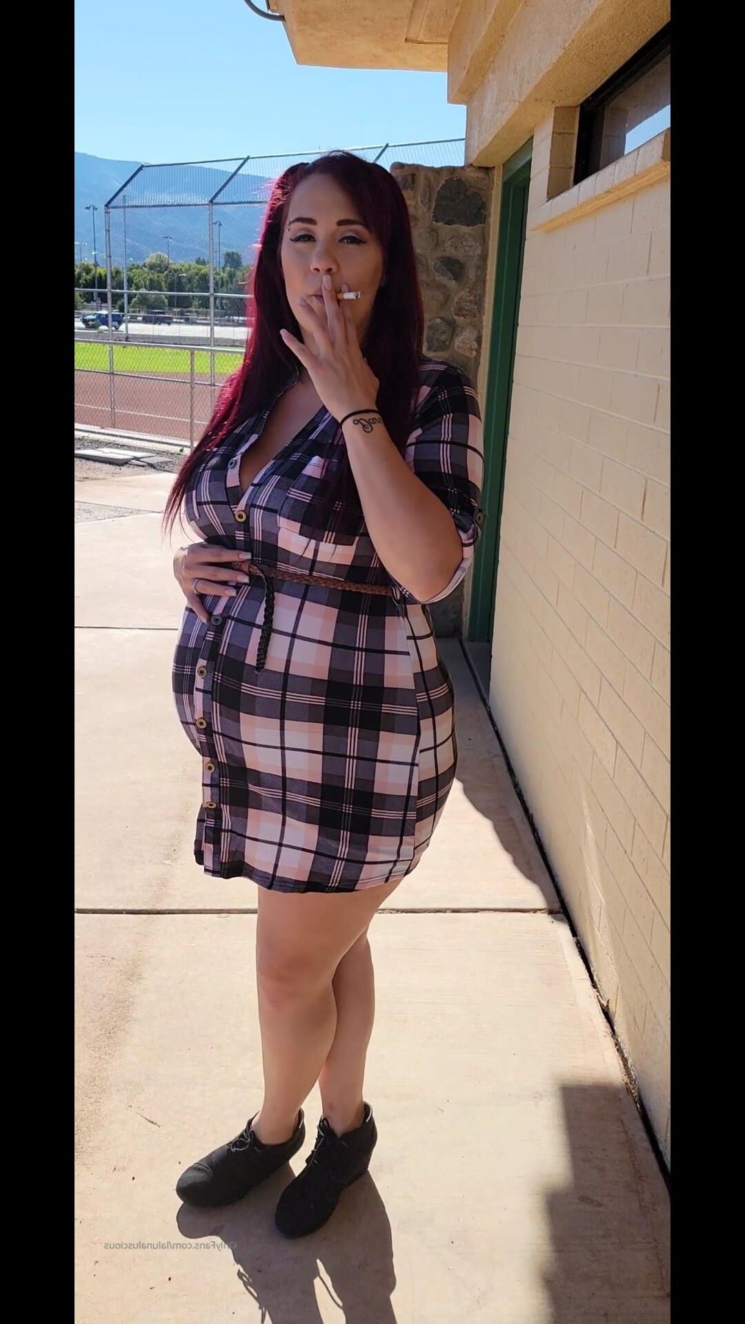 Pregnant Smoking .