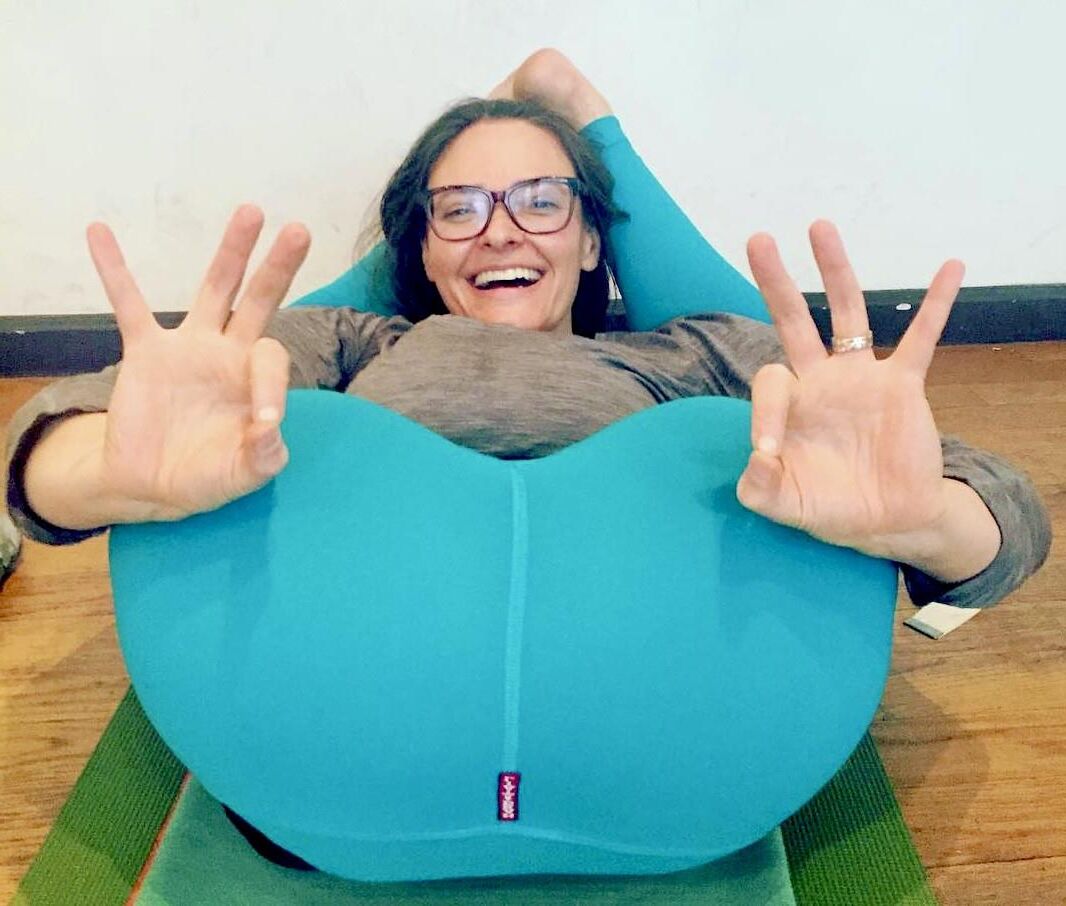 Nerdy chubby Yoga exhibitionist for comments and tributes