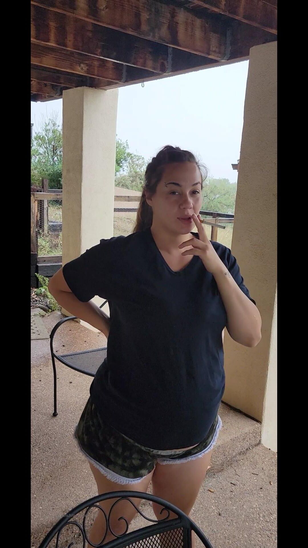 Pregnant Smoking .