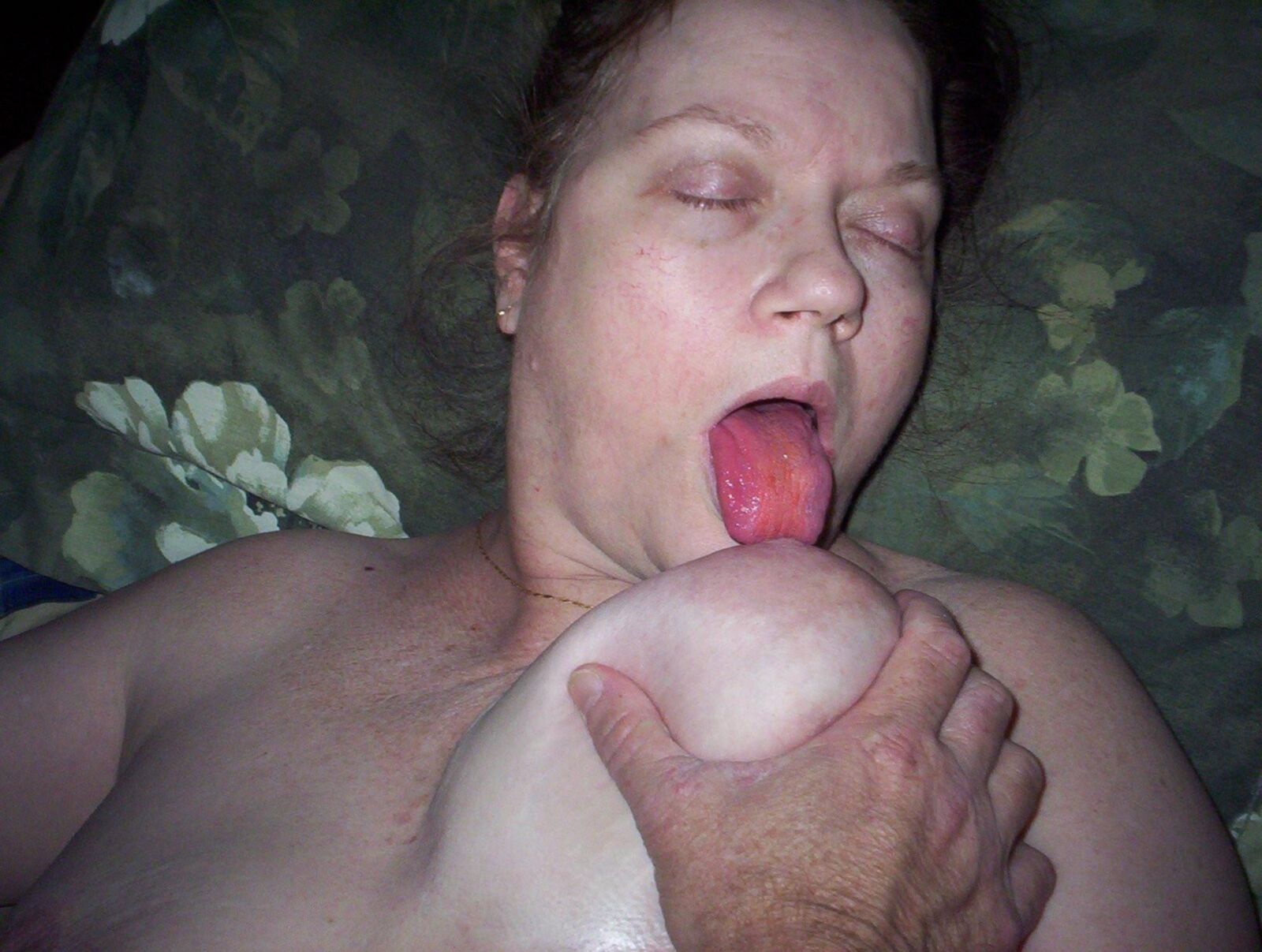 BBWショーニーのおっぱいとおっぱい舐め