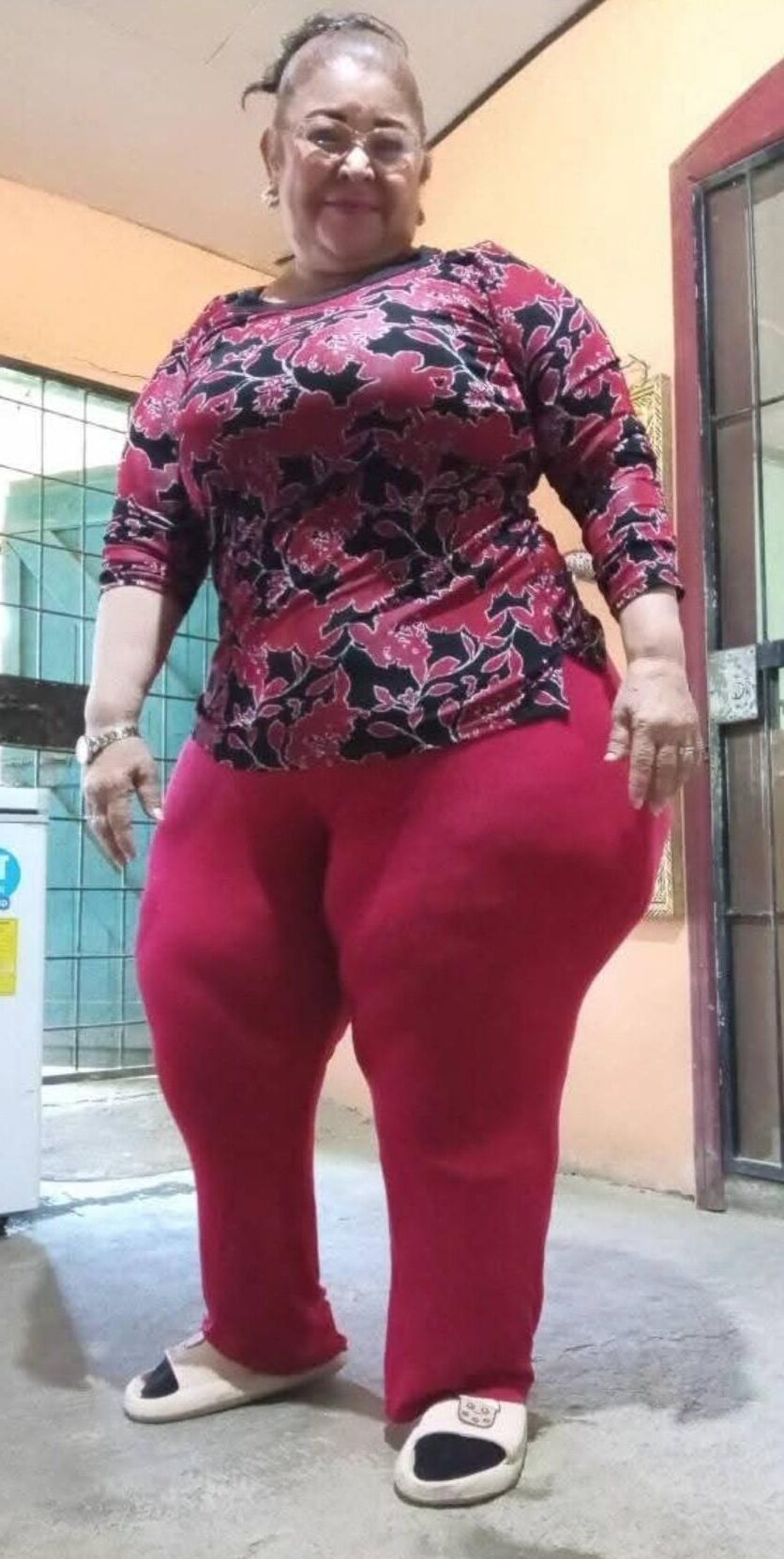 Joselin Abuela Refujia BBW Nalgono