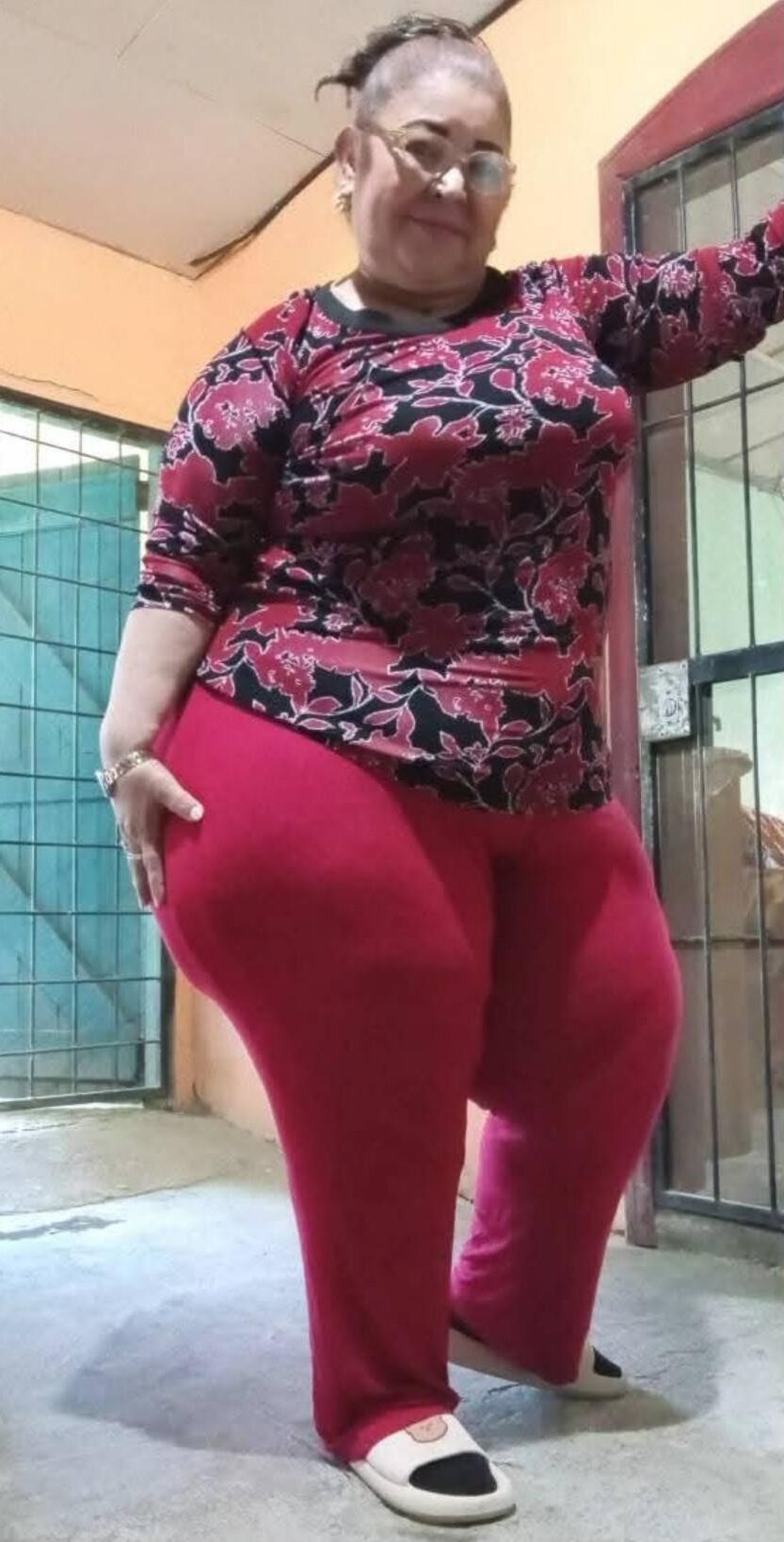 Joselin Abuela Refujia BBW Nalgono